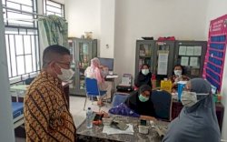 Camat Bontoala Pantau Lokasi PElaksanaan Vaksinasi Serentak