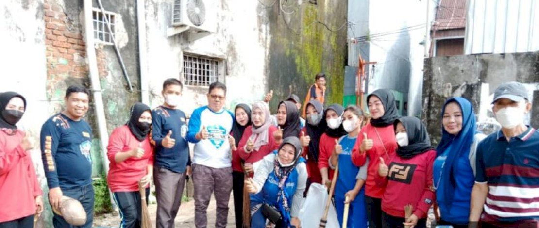 Full Tim Dipimpin Camat Arman, Seluruh Staff Kecamatan Terjun Langsung Lakukan Kerja Bakti