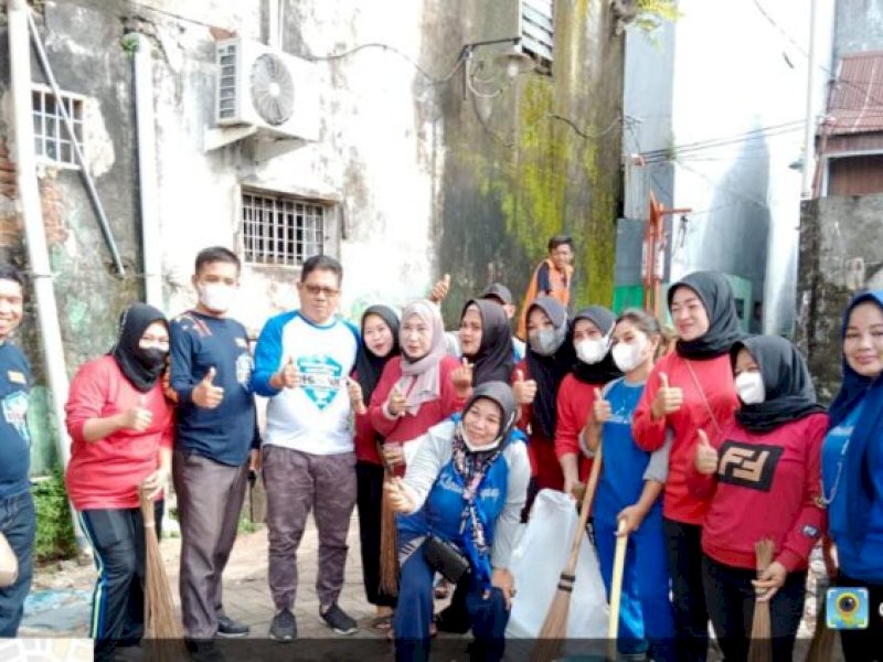 Full Tim Dipimpin Camat Arman, Seluruh Staff Kecamatan Terjun Langsung Lakukan Kerja Bakti