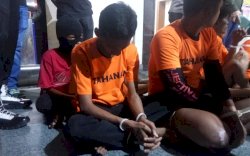 Pria Ngaku Anggota Batalyon 120 Tertunduk Malu di Hadapan Polisi