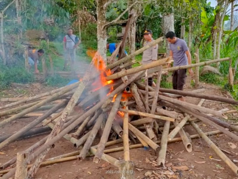 Polisi Amankan 9 Unit Motor dan Bakar Arena Judi Sabung Ayam di Bulukumba