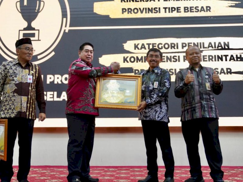 Pemprov Sulsel Dianugerahi BKN Award Kategori Pertama Tipe Besar
