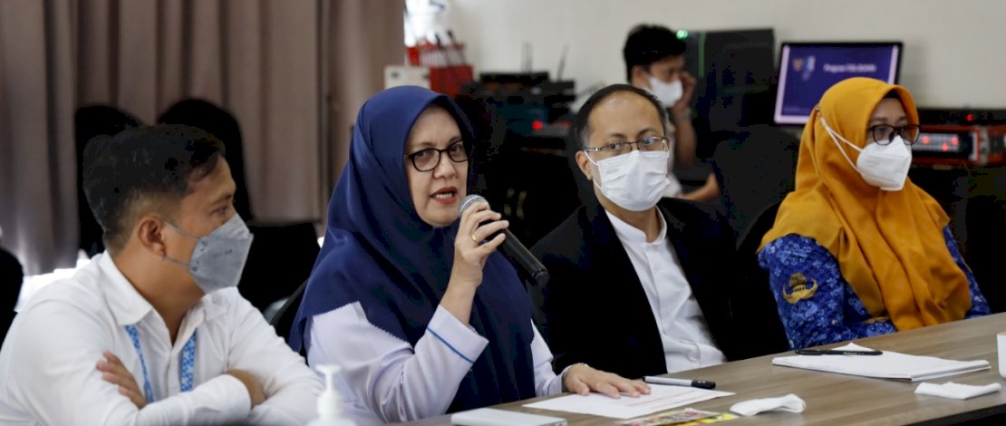 Pelindo bersama dengan Unhas melakukan pertemuan dan sosialisasi kepada UMKM Binaan, yang berlangsung di Ruang Serbaguna Lantai 7 Kantor Pelindo Regional IV, kemarin, Senin, 19 September 2022. Pelindo bersama dengan Unhas melakukan pertemuan dan sosialisasi kepada UMKM Binaan, yang berlangsung di Ruang Serbaguna Lantai 7 Kantor Pelindo Regional IV, kemarin, Senin, 19 September 2022.