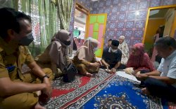 Pemkab Pinrang Serahkan Bantuan untuk Keluarga Korban Bunuh Diri