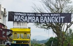 Jalan Dalam Kota Masamba Dibeton, Warga Pasang Spanduk Ucapan Terima Kasih