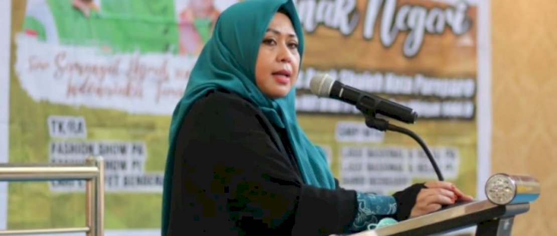 Erna Rasyid Taufan Tutup Syiar Syair Anak Negeri MAS Parepare
