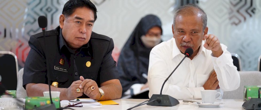 Abdul Hayat Gani memimpin rapat reklamasi Lae-lae bersama sejumlah pihak yang terlibat. Rapat tersebut digelar di Toraja Room, Kantor Gubernur Sulsel, Rabu, 21 September 2022.