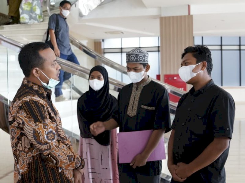 Gubernur Sulsel Beri Bantuan Beasiswa pada Anak Korban Ibu Gantung Diri di Pinrang