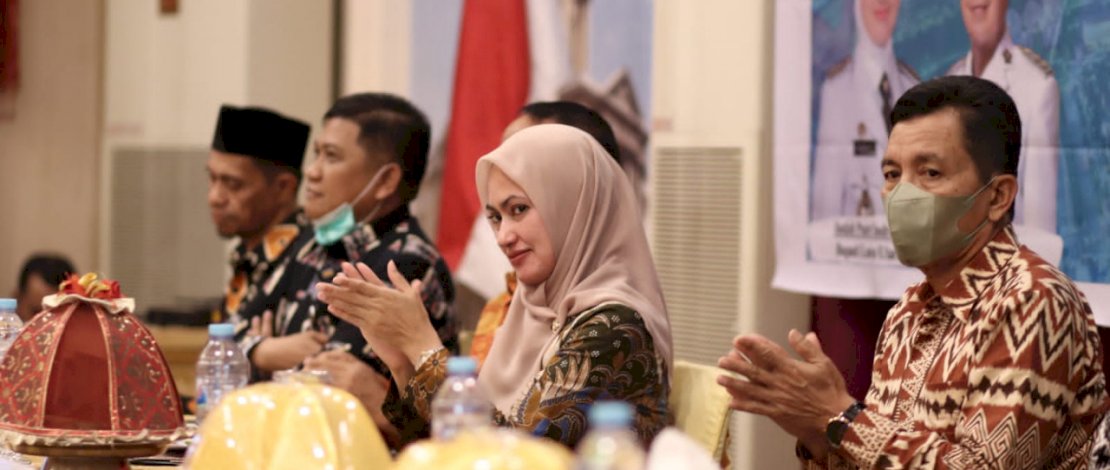 Bupati Luwu Utara, Indah Putri Indriani, saat menutup Bimbingan Teknis (Bimtek) Tahap IV Penyusunan Masterplan Luwu Utara BISA Smart City, di Hotel Grand Town, Makassar, kemarin, Kamis, 22 September 2022. Bupati Luwu Utara, Indah Putri Indriani, saat menutup Bimbingan Teknis (Bimtek) Tahap IV Penyusunan Masterplan Luwu Utara BISA Smart City, di Hotel Grand Town, Makassar, kemarin, Kamis, 22 September 2022.