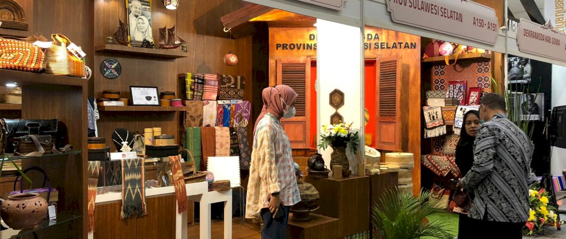Stand Dekranasda Sulsel pada ajang Pameran Kriya Nusa di Jakarta, baru-baru ini. Stand Dekranasda Sulsel pada ajang Pameran Kriya Nusa di Jakarta, baru-baru ini.