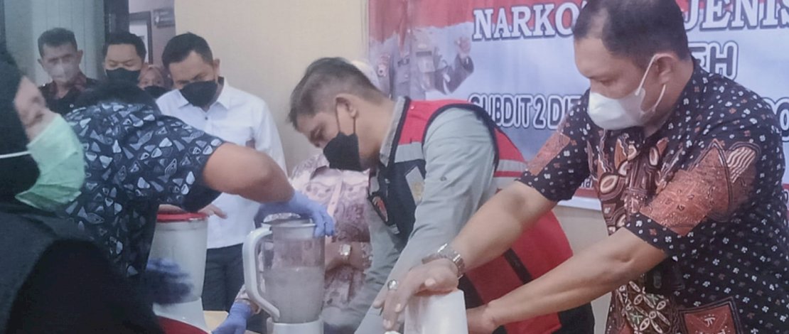Pemusnahan barang bukti sebanyak 2766,9539 gram sabu di Aula Rapat Ditresnarkoba Polda Sulsel, Jumat (23/9/2022) Pemusnahan barang bukti sebanyak 2766,9539 gram sabu di Aula Rapat Ditresnarkoba Polda Sulsel, Jumat (23/9/2022)