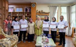 Masa Pengabdian Usai, Bpati Indah Lepas 5 Nakes Nusantara Sehat