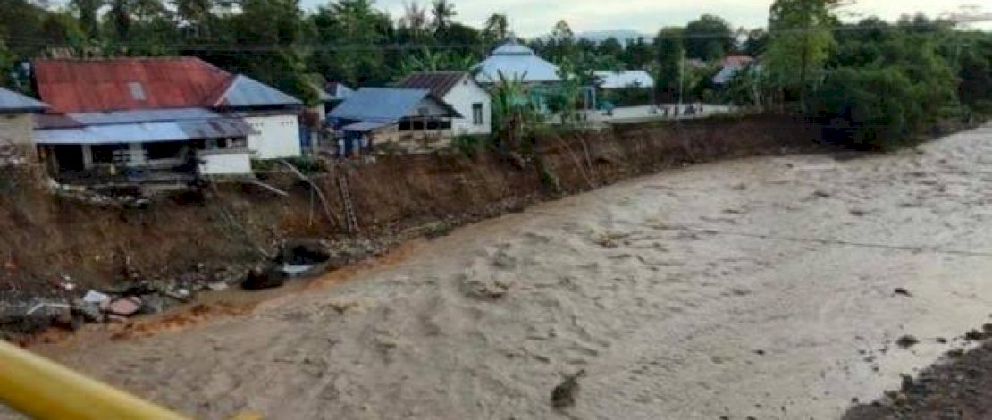 Banjir bandang yang terjadi di Kabupaten Luwu tahun lalu turut menghanyutkan jembatan di Ruas Rantepao - Batusitanduk.