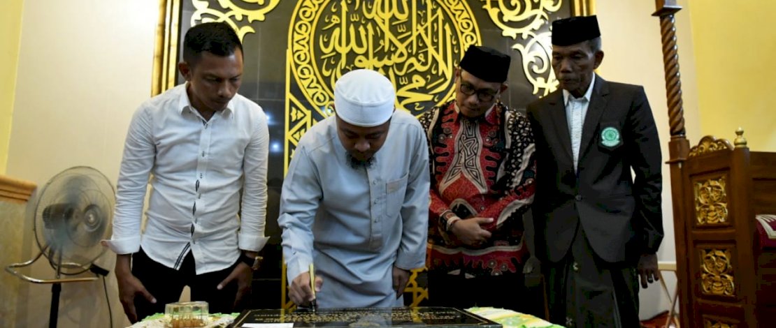 Gubernur Sulsel, Andi Sudirman Sulaiman, meresmikan Masjid Darul Falah di Jalan Daeng Regee, Kelurahan Rappojawa, Makassar, Sabtu, 24 September 2022.
