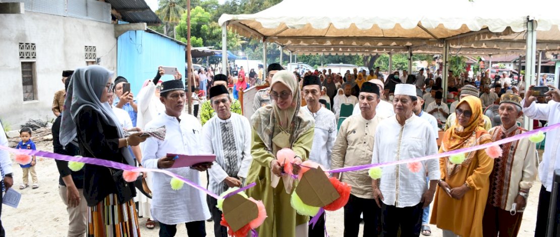 Bupati Luwu Utara (Lutra), Indah Putri Indriani, meresmikan Masjid Al Kautsar Baliase, Sabtu, 24 September 2022.