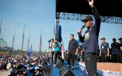 Jalan Sehat Nasdem, Danny Sumbang Satu Unit Mobil 