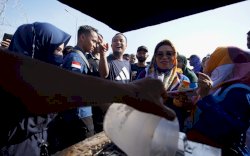 Jalan Sehat Partai Nasdem, Andi Sudirman Borong Dagangan Buroncong di CPI