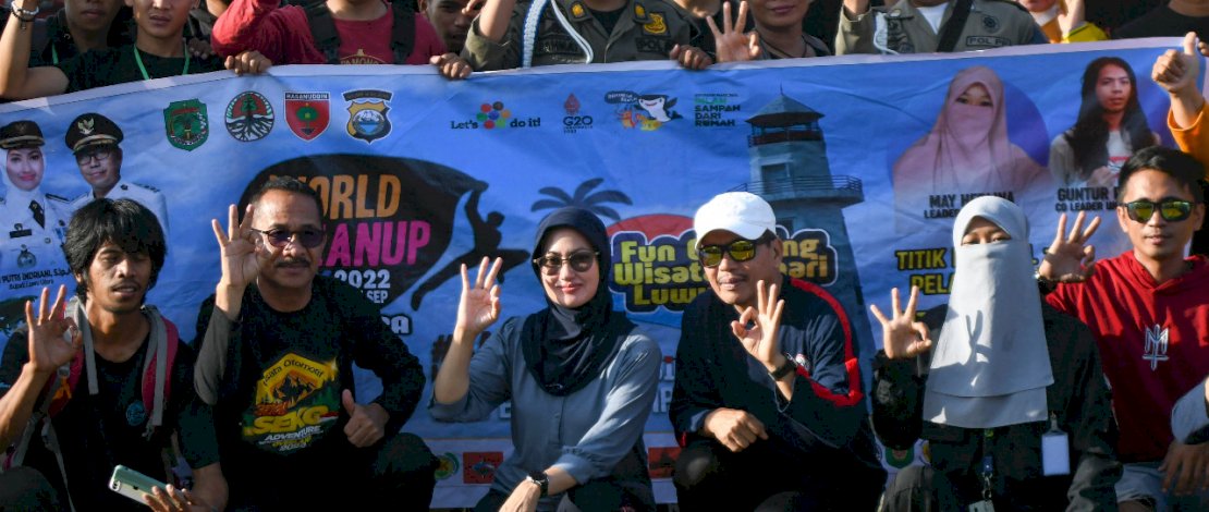 Bupati Luwu Utara (Lutra), Indah Putri Indriani, memboyong jajarannya untuk camping bersama masyarakat di Desa Munte, Kecamatan Tanalili.