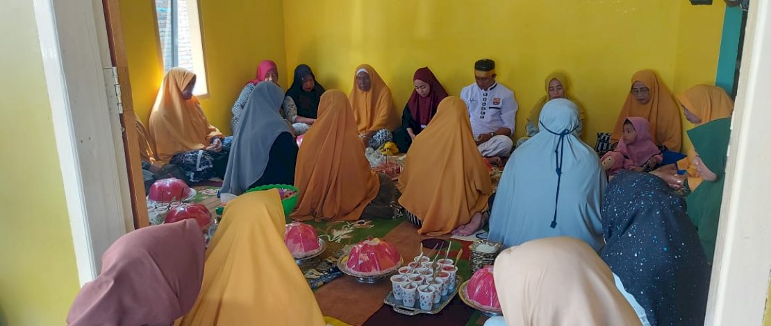 Deddi Budiman, nomor urut 3 Calon Kepala Desa (Cakades) Desa Takkalala, mengajak majelis taklim melakukan pengajian, zikir dan doa bersama. Deddi Budiman, nomor urut 3 Calon Kepala Desa (Cakades) Desa Takkalala, mengajak majelis taklim melakukan pengajian, zikir dan doa bersama.