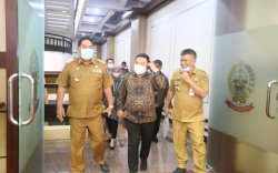 Bersama KPK, Abdul Hayat Pimpin Rapat Evaluasi Capaian MCP Semester I 