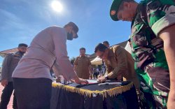 Sekda Lutra Hadiri Apel Kesiapan dan Deklarasi Damai Pilkades Serentak