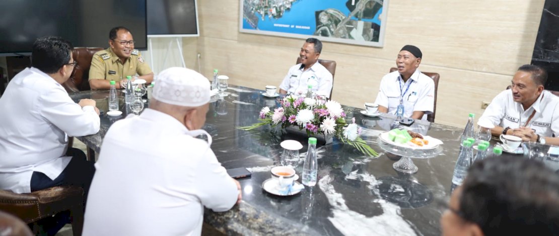 Wali Kota Makassar, Moh Ramdhan 'Danny' Pomanto, menerima kunjungan Kepala LPP Radio Republik Indonesia (RRI) Makassar, Edy Ivan, di kediaman pribadinya, Jalan Amirullah, Senin, 26 September 2022.