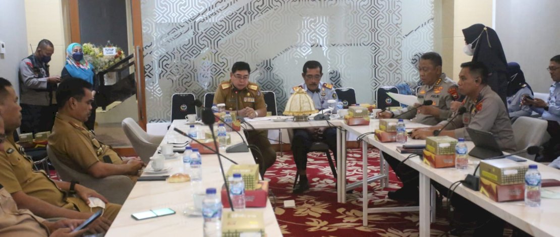 Suasana rapat teknis rencana kedatangan lima menteri di Sulsel, yang juga akan dihadiri lima gubernur dari Kawasan Indonesia Timur, yang dilaksanakan di Toraja Room Kantor Gubernur Sulsel, Senin, 25 September 2022. Suasana rapat teknis rencana kedatangan lima menteri di Sulsel, yang juga akan dihadiri lima gubernur dari Kawasan Indonesia Timur, yang dilaksanakan di Toraja Room Kantor Gubernur Sulsel, Senin, 25 September 2022.