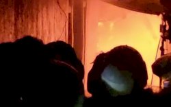 Kawasan Padat Pemukiman di Makassar Terbakar, Petugas dan Warga Berdesakan