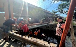 Camat Panakkukang Pantau Langsung Aktivitas Bersih-Bersih Drainase Satgas Panakkukang