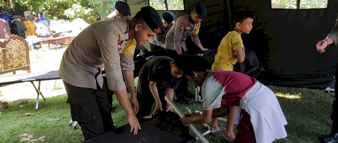 Siaga 24 Jam Tim SAR Brimob Bone Gercep Bantu Korban Kebakaran Di Pallette
