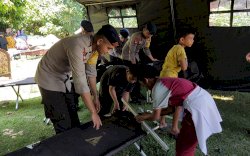 Siaga 24 Jam Tim SAR Brimob Bone Gercep Bantu Korban Kebakaran Di Pallette