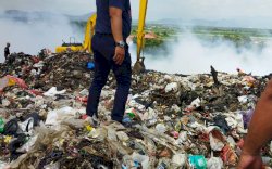 Kebakaran di TPA Antang, 5 Unit Armada Damkar Berusaha Jinakkan Api