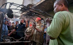 Andi Sudirman Tinjau dan Beri Bantuan Korban Kebakaran di Rappokalling Timur