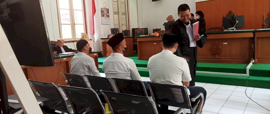 Sidang kasus pembunuhan pegawai Dishub Najamuddin Sewang, ditunda. Sidang kasus pembunuhan pegawai Dishub Najamuddin Sewang, ditunda.