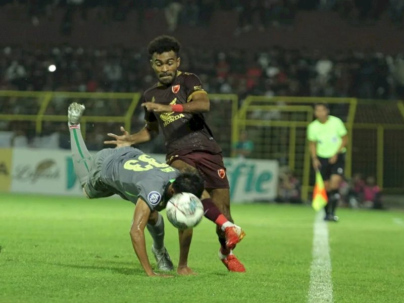 BRI Liga 1: Babak Pertama, PSM Makassar Imbangi Persis Solo di Kandang, Skor 1-1