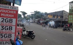 Eksekusi Rumah Ricuh, Brimob Polda Sulsel Diserang 'Bocil' Pakai Petasan