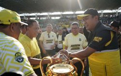 Pemain Pelatih Sampai Wasit Terbaik Raih Beasiswa Liga Beringin dari Airlangga Hartarto