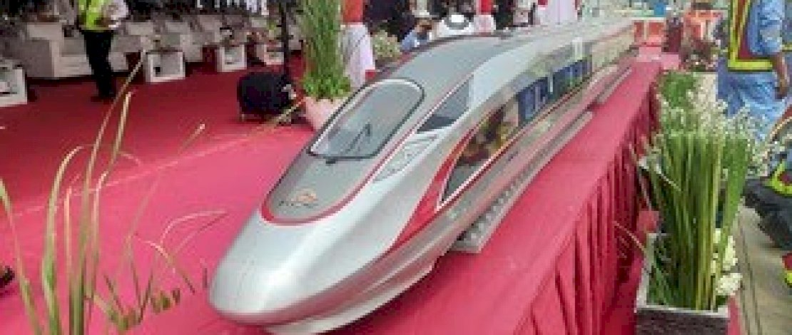 Miniatur Kereta Cepat Jakarta Bandung Miniatur Kereta Cepat Jakarta Bandung