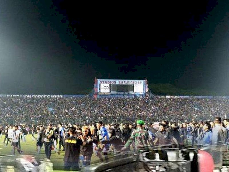 Ramai di Twitter Sebut Korban Kericuhan di Stadion Kanjuruhan Sudah Mencapai 60 Orang