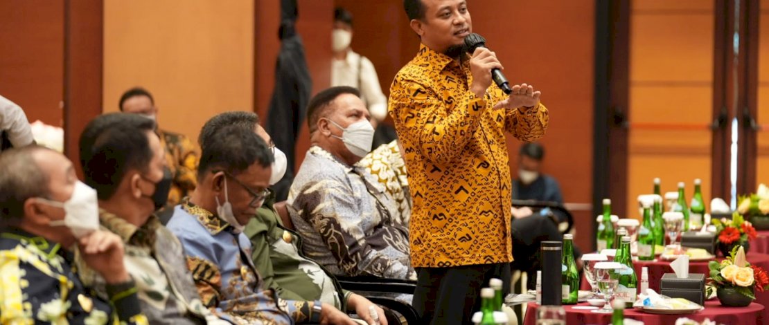 Gubernur Sulsel, Andi Sudirman Sulaiman, menghadiri Rapat Kerja Nasional Kebijakan Satu Peta yang diselenggarakan oleh Kementerian Koordinator Bidang Perekonomian  RI, di Hotel Borobudur, Jakarta Pusat, Selasa, 4 Oktober 2022.