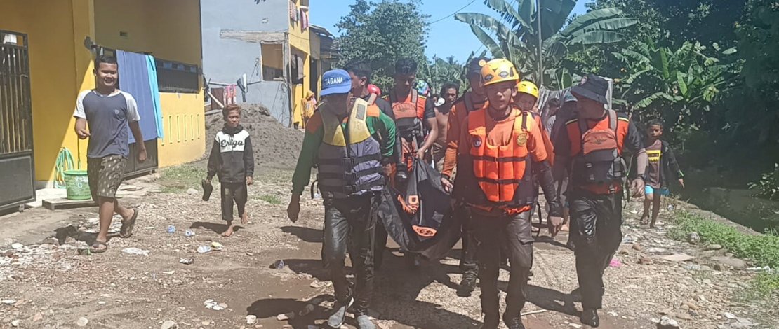 Jasad seorang bocah bernama Rahmat (8 tahun) ditemukan usai dilaporkan tenggelam di sungai BTN Nusa Indah Desa Bontoala Kecamatan Pallangga, Kabupaten Gowa.