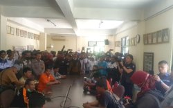 Anggota DPRD Makassar Janji Tindaklanjuti Aspirasi Mahasiswa dan Buruh Soal Ketenagakerjaan