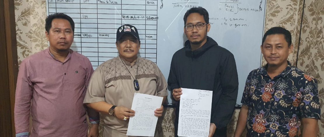 Wakil Rektor UIN Alauddin Makassar, Wahyudin Naro, yang sebelumnya dilaporkan oleh seorang orang tua siswa, Libra, dalam kasus dugaan penganiayaan berakhir damai.