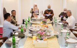 Dijamu Makan Malam, Ganjar Pranowo Sharing Pengalaman Jadi Gubernur ke Andi Sudirman