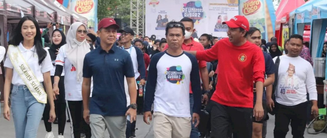 Ketua DPRD Makassar, Rudianto Lallo, bersama Anggota DPRD Provinsi Sulawesi Selatan (Sulsel), Andi Januar Jaury Dharwis, menghadiri reuni akbar SMP 22 Makassar yang dirangkaikan dengan jalan santai. Ketua DPRD Makassar, Rudianto Lallo, bersama Anggota DPRD Provinsi Sulawesi Selatan (Sulsel), Andi Januar Jaury Dharwis, menghadiri reuni akbar SMP 22 Makassar yang dirangkaikan dengan jalan santai.