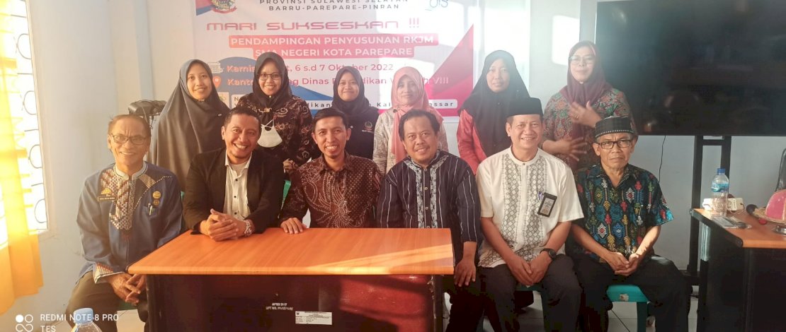 Tim dari Sekolah Islam Athirah menjadi pemateri dan fasilitator workshop penyusunan Rencana Kerja Jangka Menengah (RKJM) SMA Negeri se-Kota Parepare.