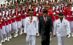 Jokowi Kembali Kukuhkan Sultan Hamengkubuwono X Jadi Gubernur DIY 2022-2027