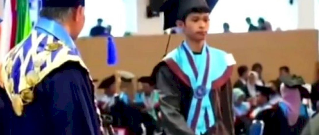  Mahasiswa Unismuh Tak Salami Rektor Saat Wisuda, Pihak Kampus: Hal Biasa