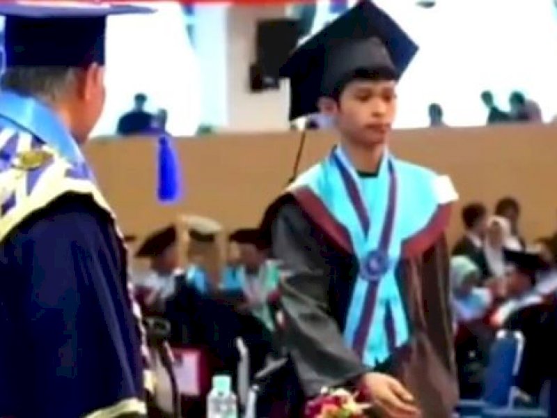  Mahasiswa Unismuh Tak Salami Rektor Saat Wisuda, Pihak Kampus: Hal Biasa