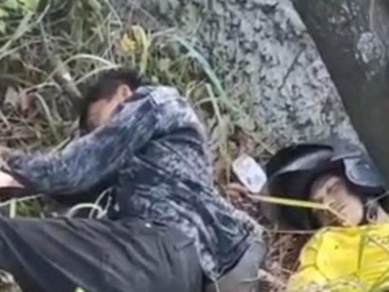 Dikira Korban Tabrak Lari, Dua Pria Tidur Pulas di Semak Gegara Mabuk